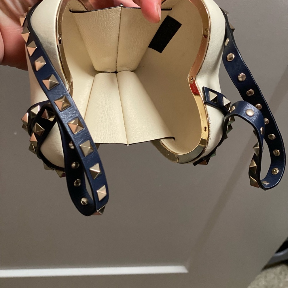 COPY - VALENTINO ROCKSTUD HEART SHAPED CLUTCH. - Picture 6 of 6